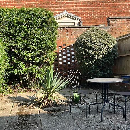 Kings Field Maisonette Eastleigh Buitenkant foto