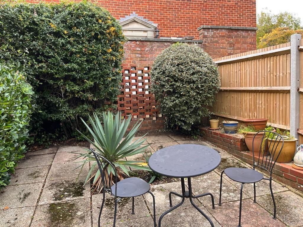 Kings Field Maisonette Eastleigh Buitenkant foto